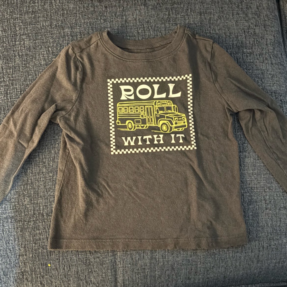 2 for 15$. Old navy shirt. Size 3t.